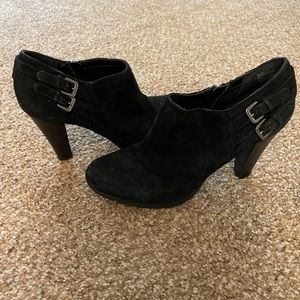 Black heel booties